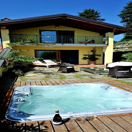 Sleeps 4 Semesterbostad Menaggio