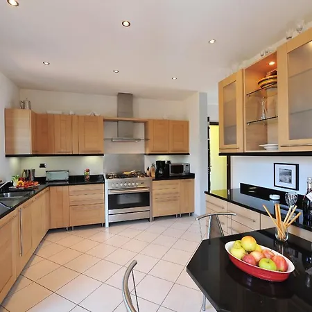 Semesterbostad Sleeps 4 *